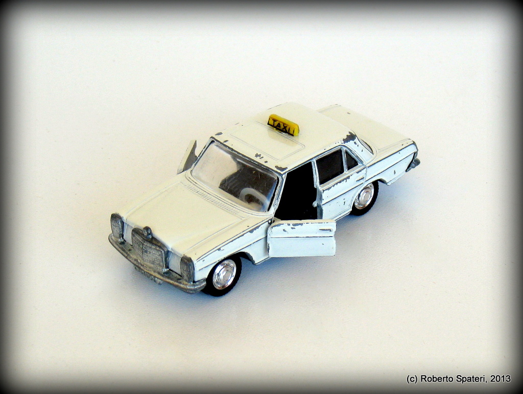 Schuco Mercedes 200 (n.805)